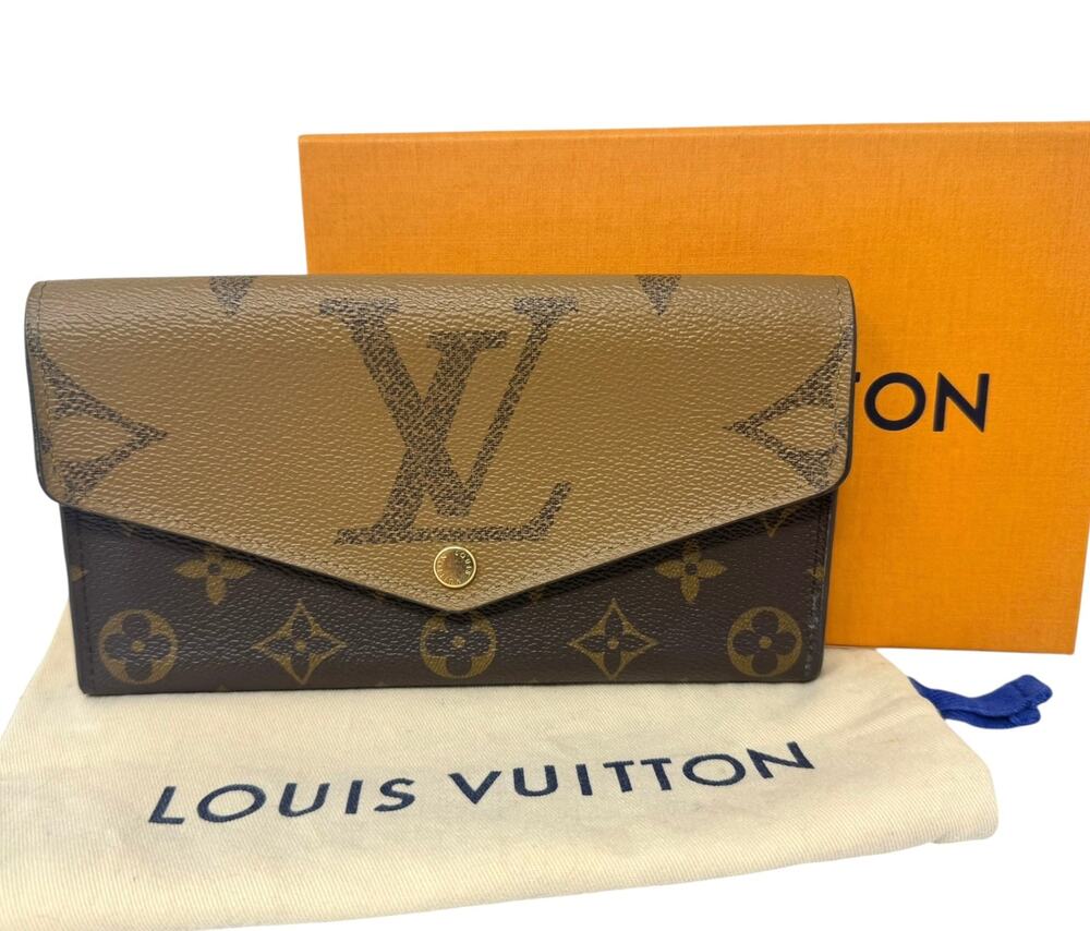 ✨🛍️ Louis Vuitton Giant Reverse Monogram Sarah Wallet